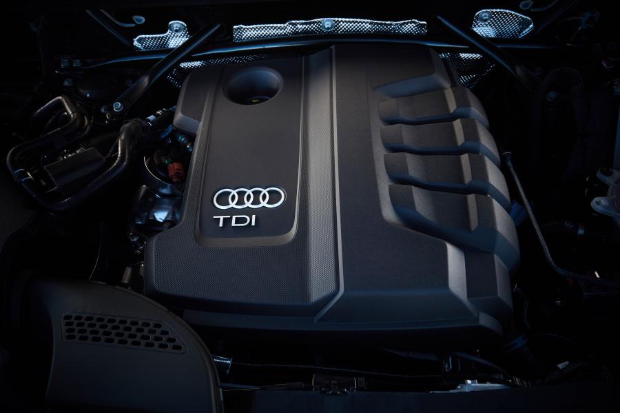 Моторный отсек Audi Q5 40 TDI Quattro 2019 года  (AU) (фото 12 из 19)